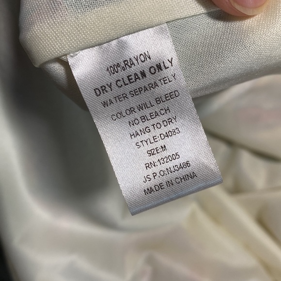 Entro Floral Dress with Keyhole Back - Picture 7 of 7